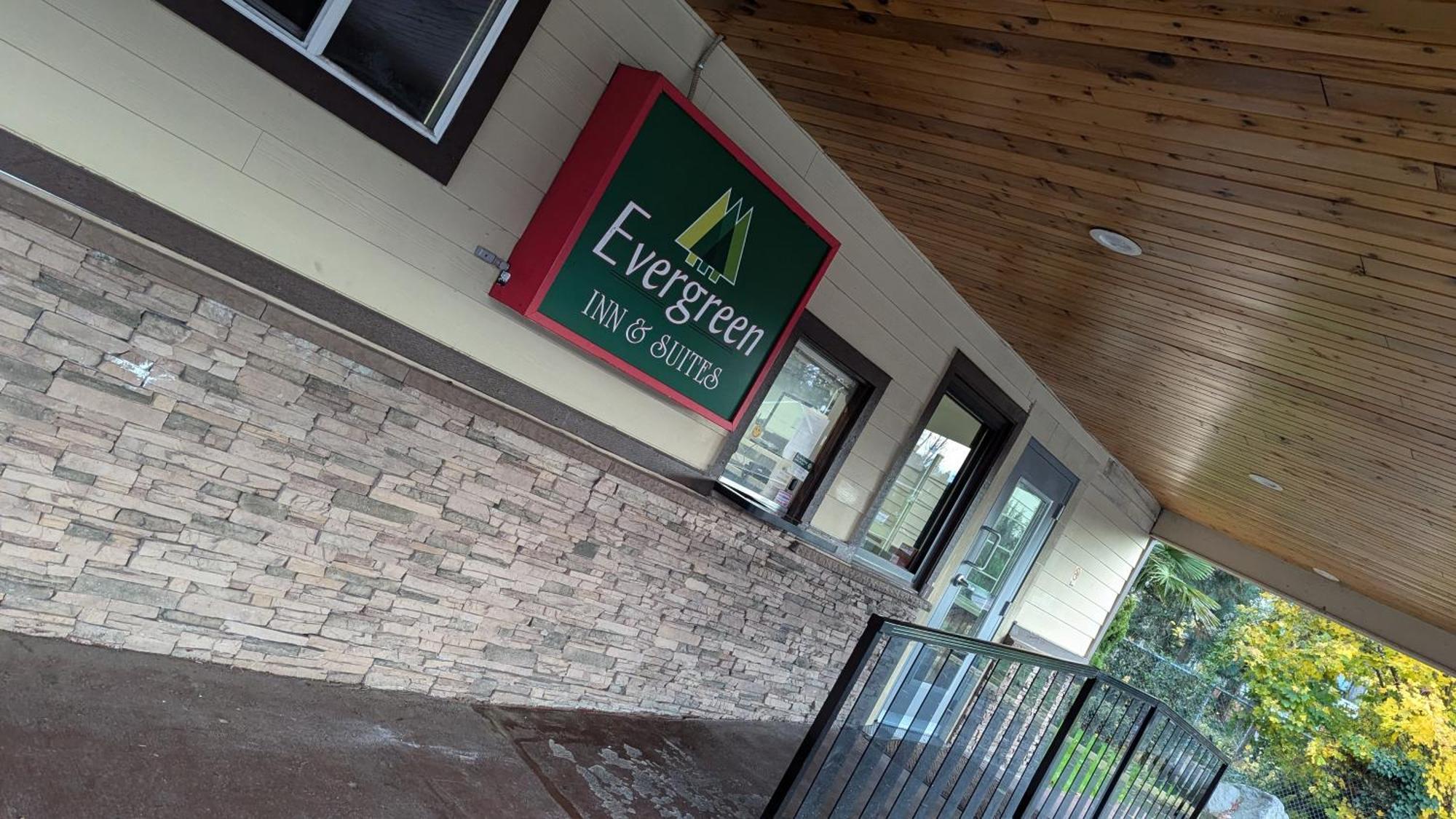 Evergreen Inn & Suites Portland (Adults Only) Exterior photo