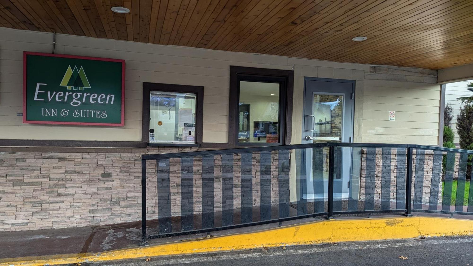 Evergreen Inn & Suites Portland (Adults Only) Exterior photo