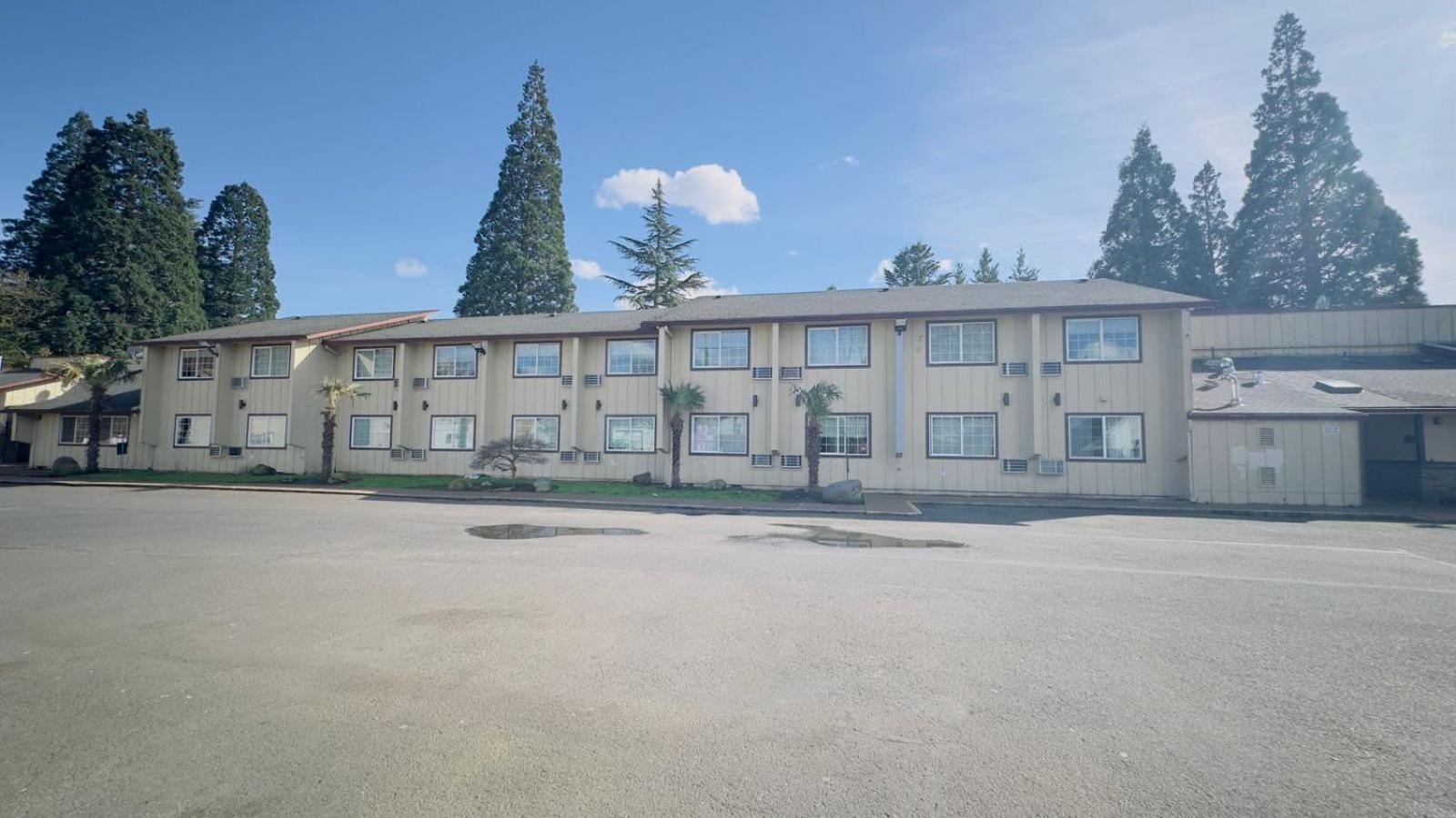 Evergreen Inn & Suites Portland (Adults Only) Exterior photo